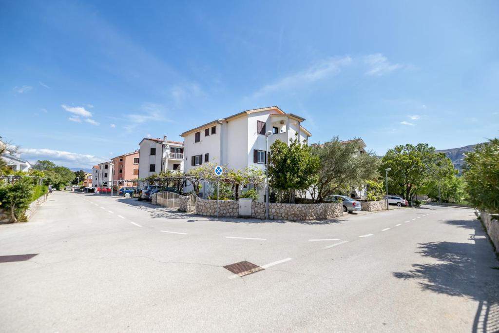 Apartments with parking space Baska, Krk - 22414