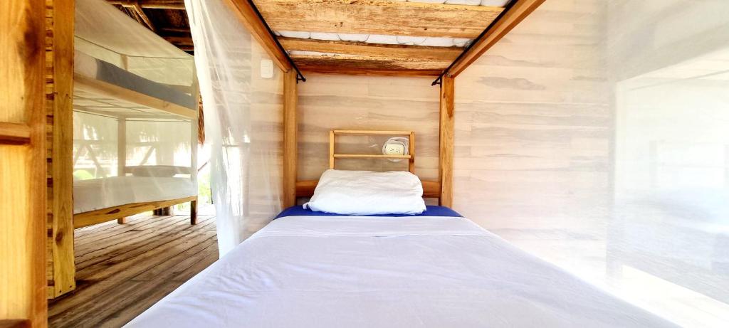Voodi või voodid majutusasutuse Encanto Hostel toas