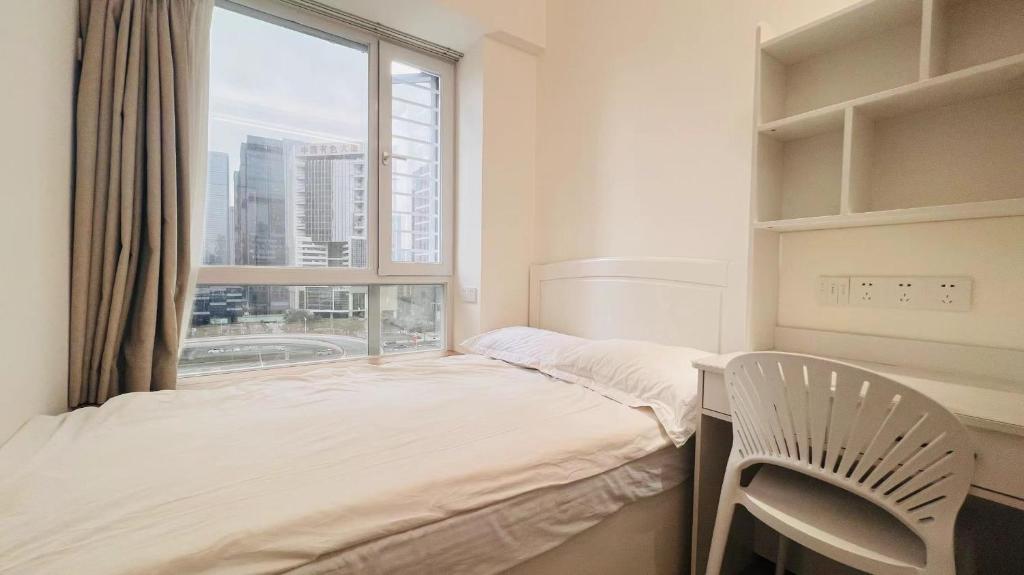 Postel nebo postele na pokoji v ubytování Shenzhen Duowei Luxury Apartment Chegongmiao Branch