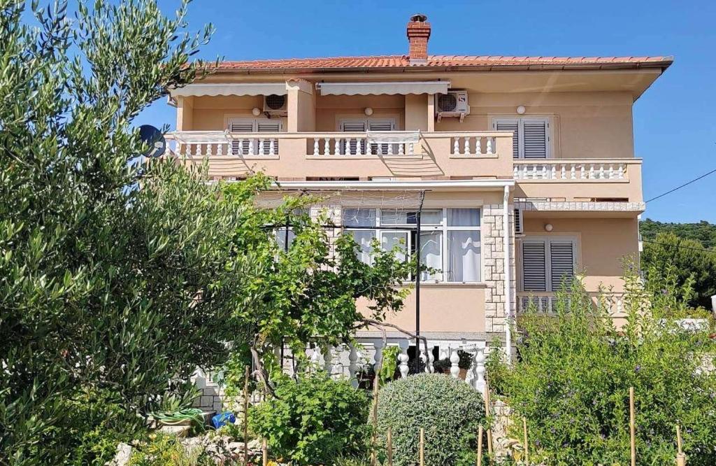 Κήπος έξω από το Apartments by the sea Barbat, Rab - 22561