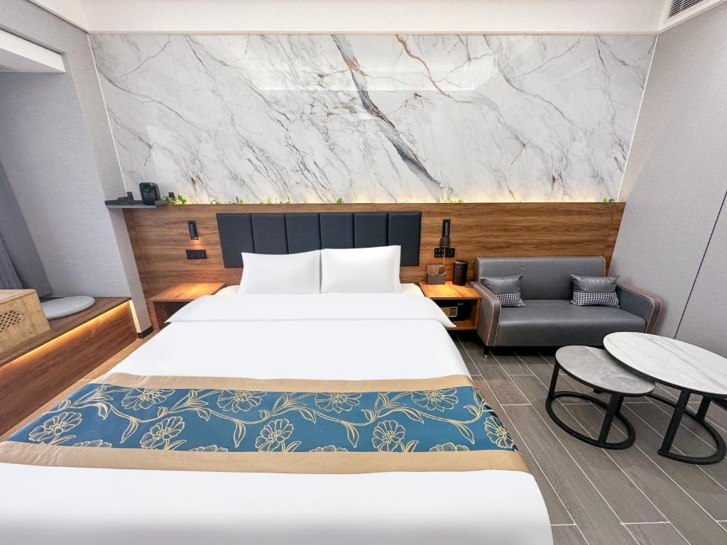 Postel nebo postele na pokoji v ubytování Xingyin Cloudy Hotel Guangzhou Changgang Subway Station - Free Shuttle Bus to Canton Fair Complex During Canton Fair Period