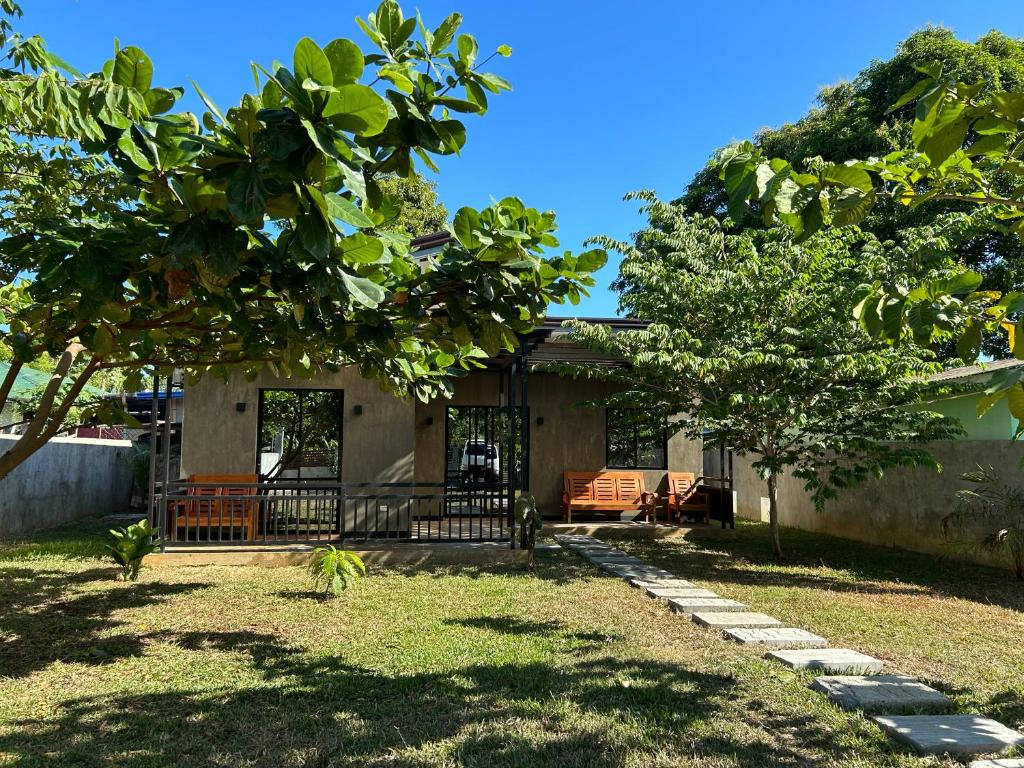Bahay Tanglaw San Jose - Two-Bedroom House