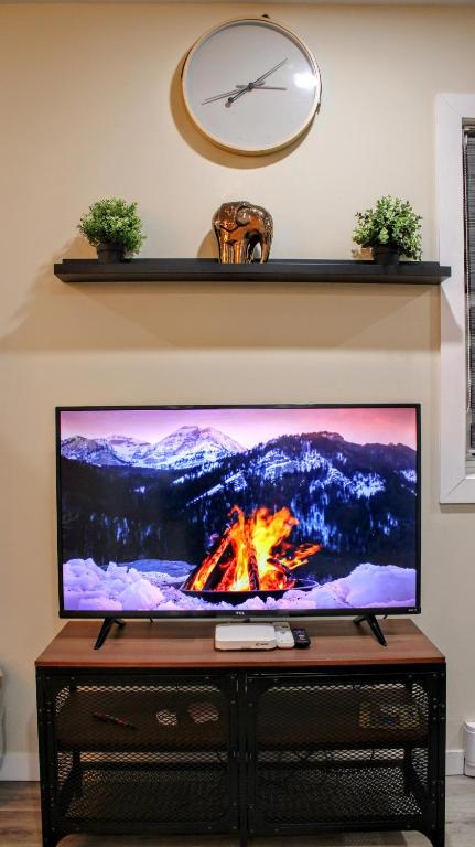 TV in/ali zabaviščno središče v nastanitvi Chalet Labonté