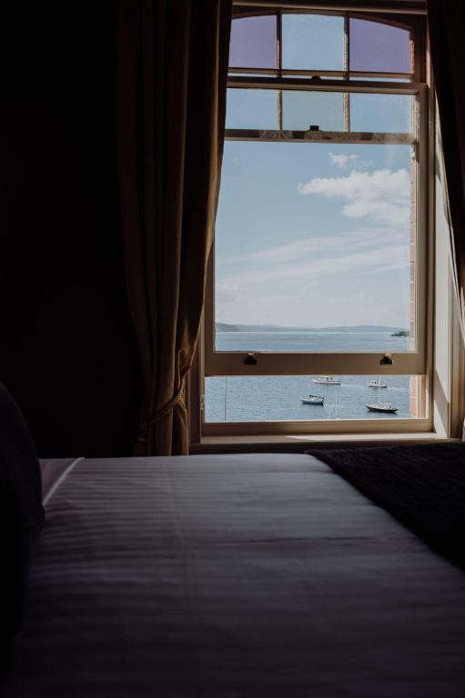 Postel nebo postele na pokoji v ubytování Grande Vue Hotel