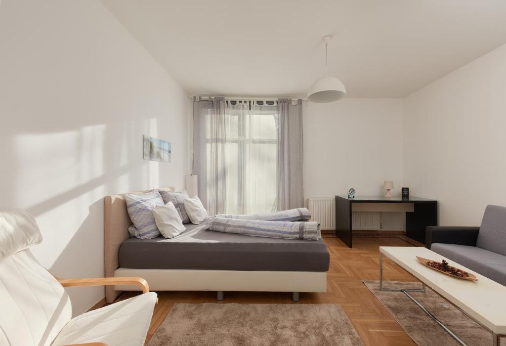 a white room with a bed and a couch at Schönbrunn Palace Apartments FREE Parking and 24h Check-In in Vienna