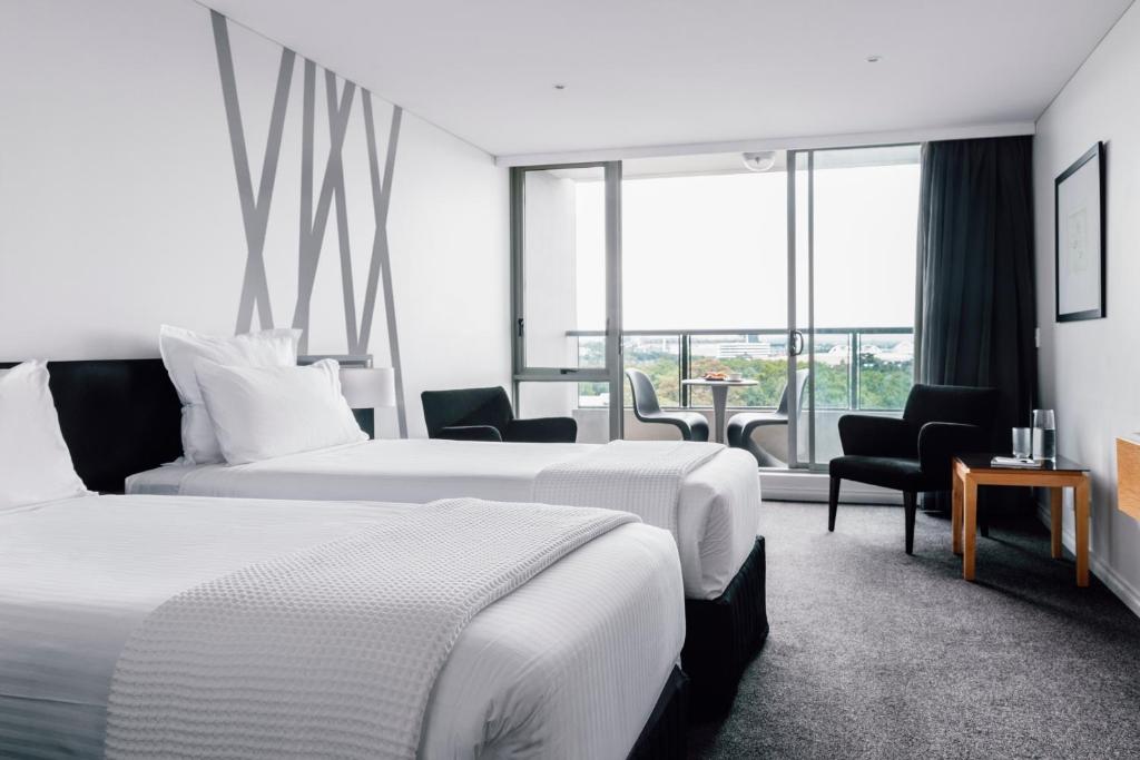 Quay West Suites Melbourne photo