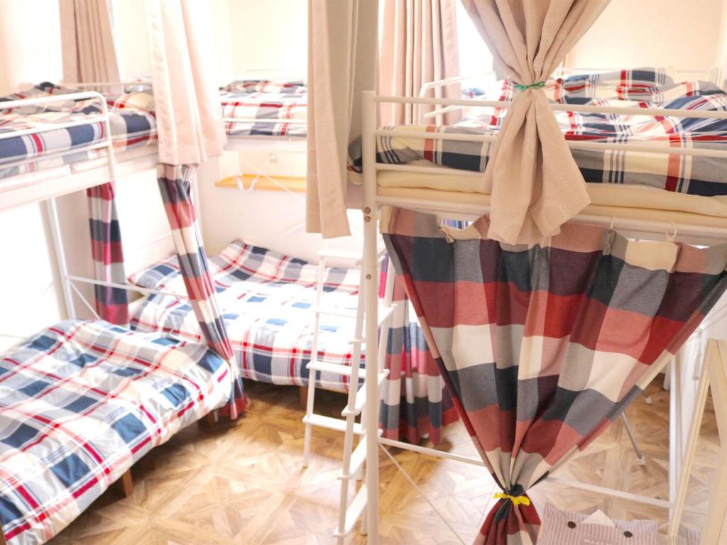 ＧＵＥＳＴ ＨＯＵＳＥ てぃんが〜ら - Stapelbed In Vrouwelijke Slaapzaal