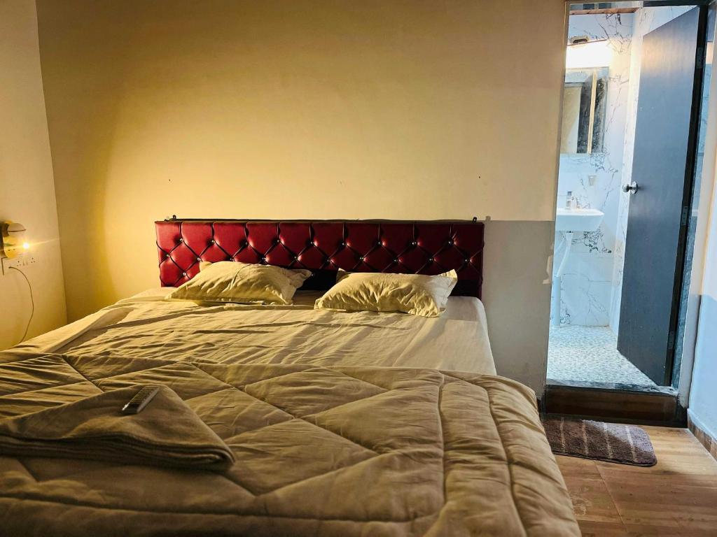 Cama o camas de una habitación en OYO Krushnleela Regency