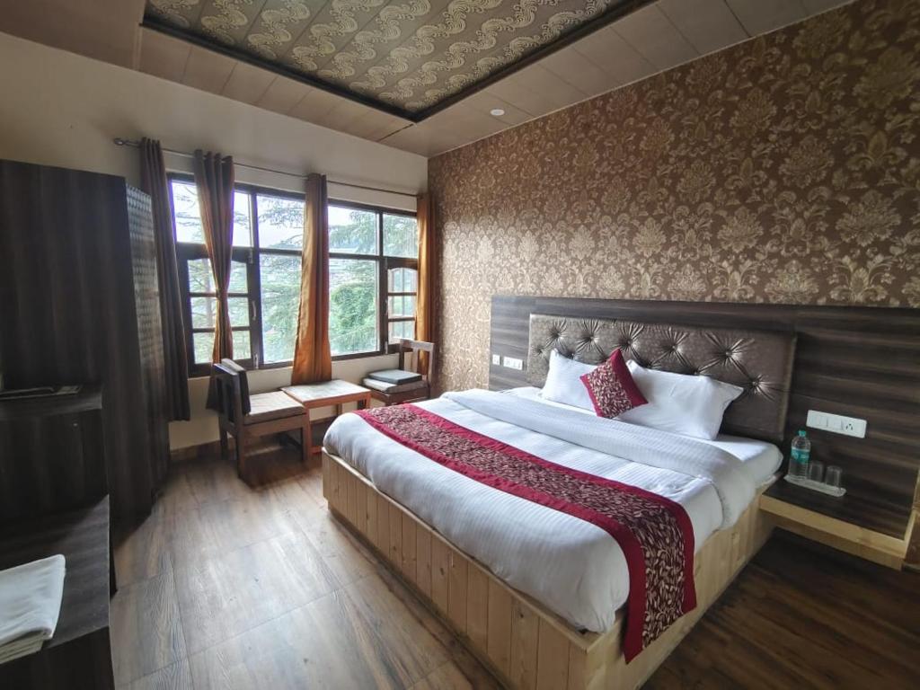 a bedroom with a large bed in a room at Shimla Royale - Mountain Zest in Shimla