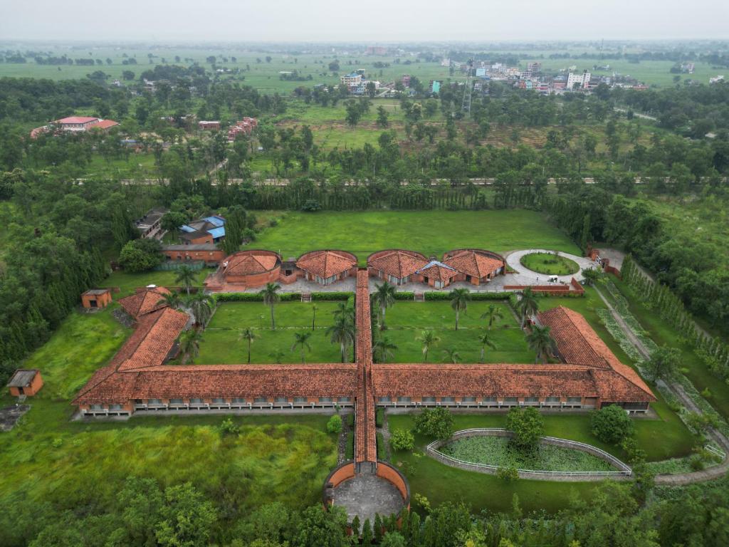 - une vue aérienne sur les jardins d'un complexe dans l'établissement Hokke Lumbini, à Rummindei