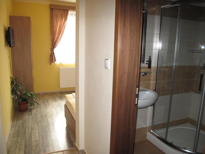 Koupelna v ubytování Penzion - Restaurace Na Mýtě