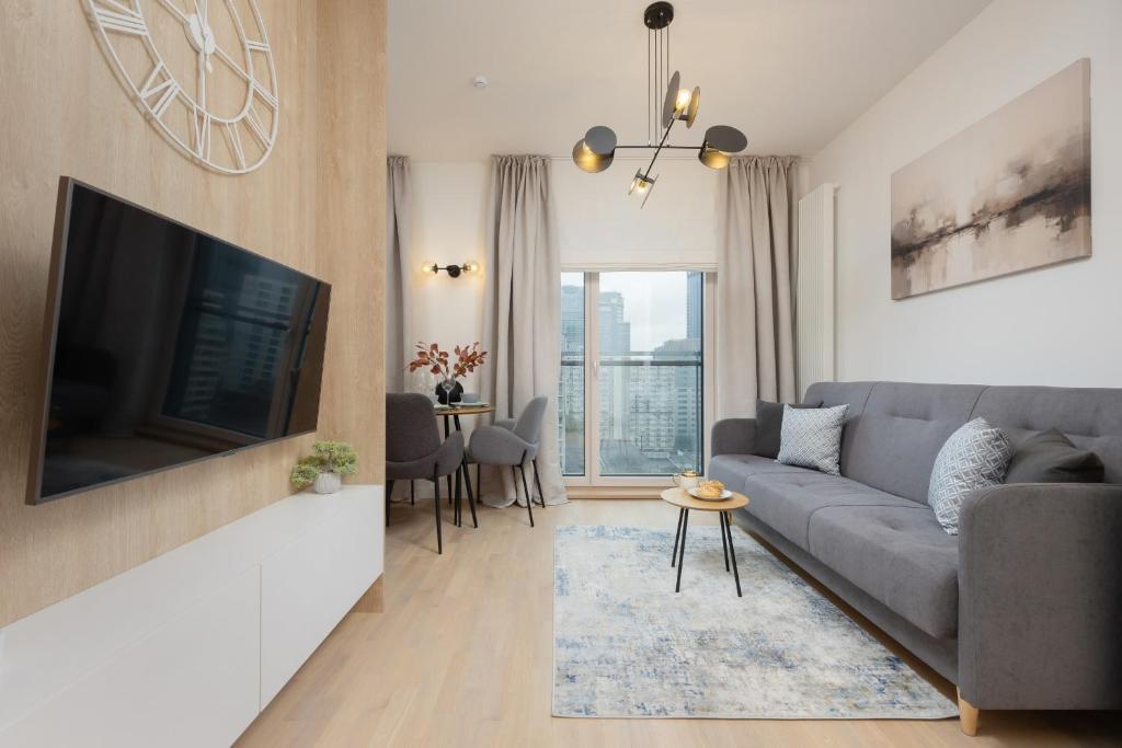 Luxury Studio Mennica Residence by Renters Prestige tesisinde bir oturma alanı