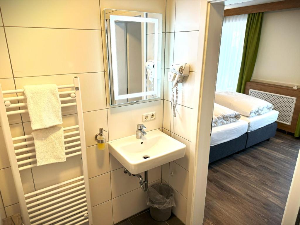 Postel nebo postele na pokoji v ubytování Berghotel Glockenberg