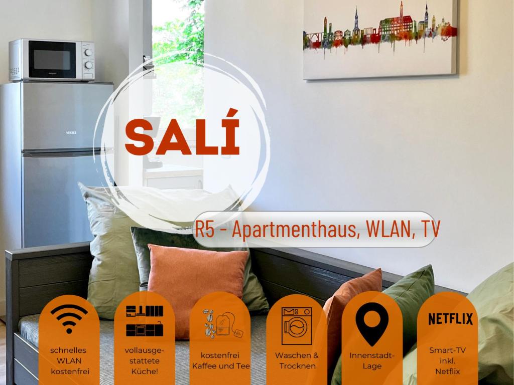um sinal para uma venda com almofadas num sofá em Sali - R5 - Apartmenthaus, WLAN, TV em Remscheid