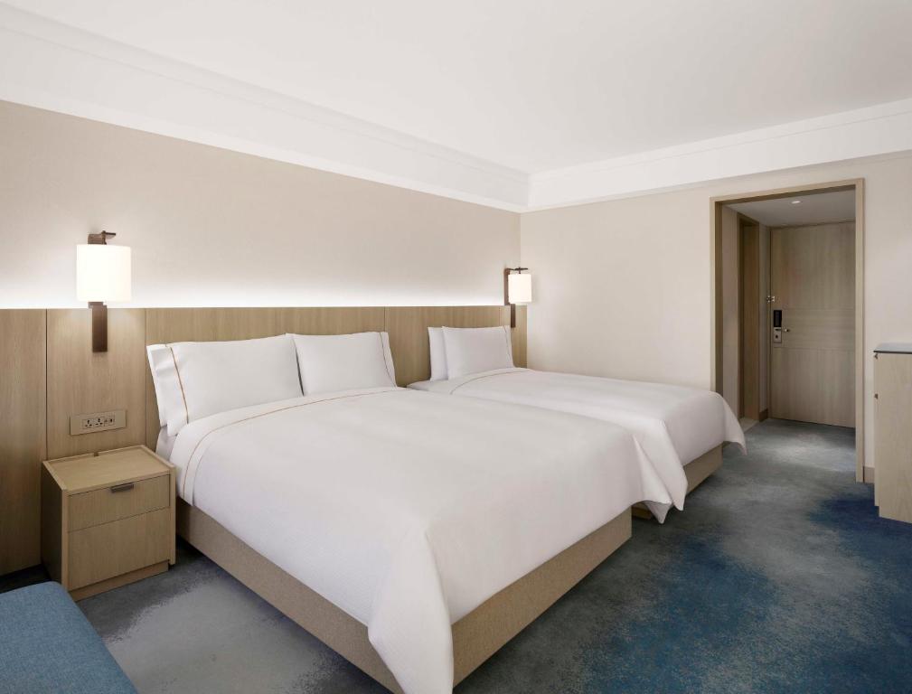 Postel nebo postele na pokoji v ubytování The Westin Josun Busan