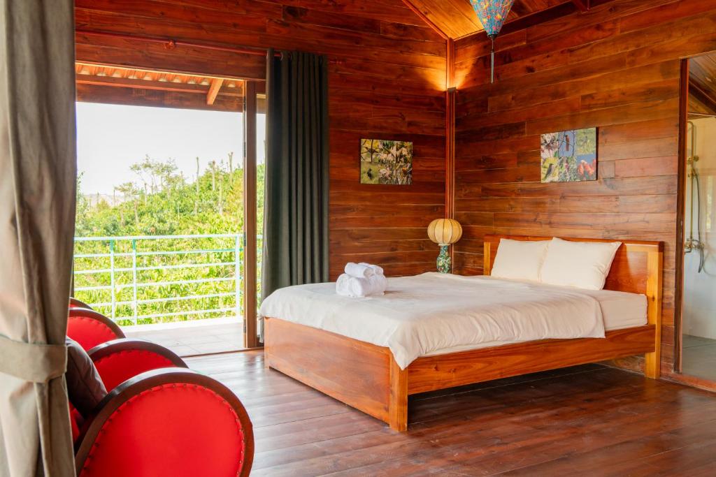 Postel nebo postele na pokoji v ubytování Ivory Falls Villa