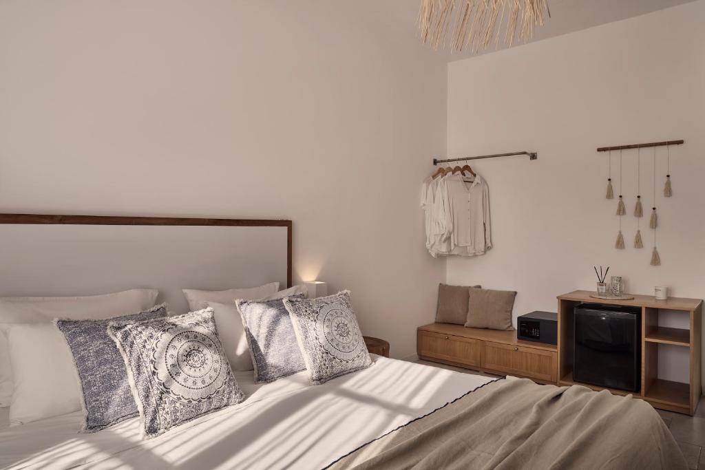 Dionysos Seaside Resort Ios - 3