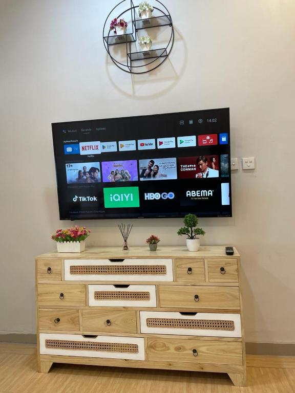 TV a/nebo společenská místnost v ubytování Clamitan House