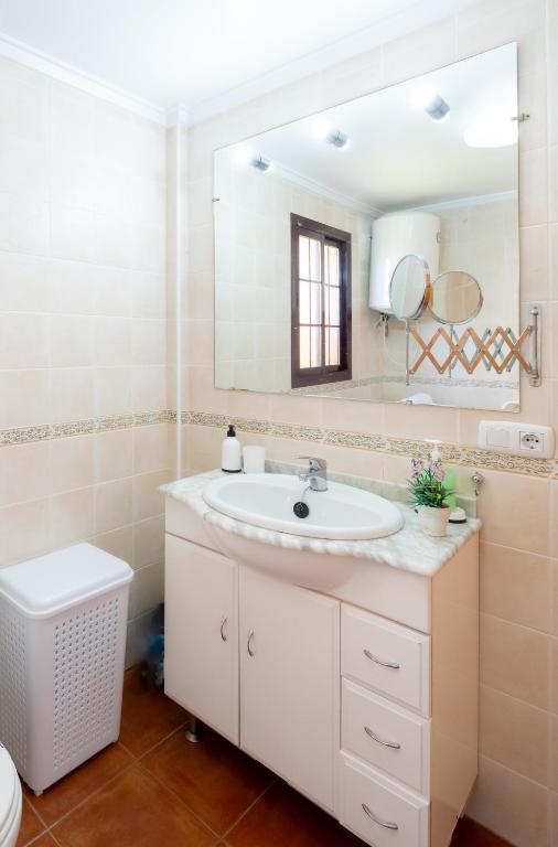 Kúpeľňa v ubytovaní Club Salino Hideaway-Your Peaceful Retreat with Pool in Torrevieja