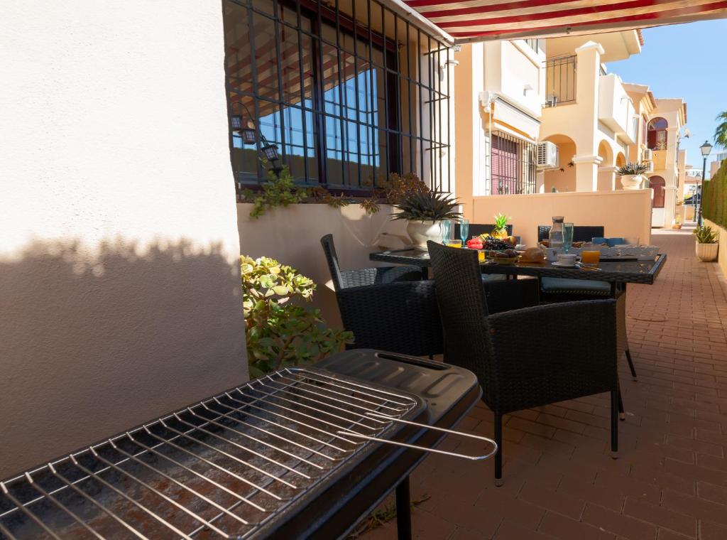 Posedenie v ubytovaní Club Salino Hideaway-Your Peaceful Retreat with Pool in Torrevieja
