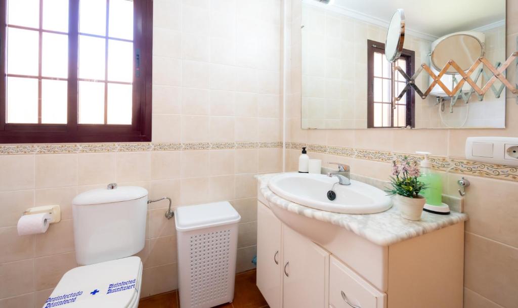 Kúpeľňa v ubytovaní Club Salino Hideaway-Your Peaceful Retreat with Pool in Torrevieja