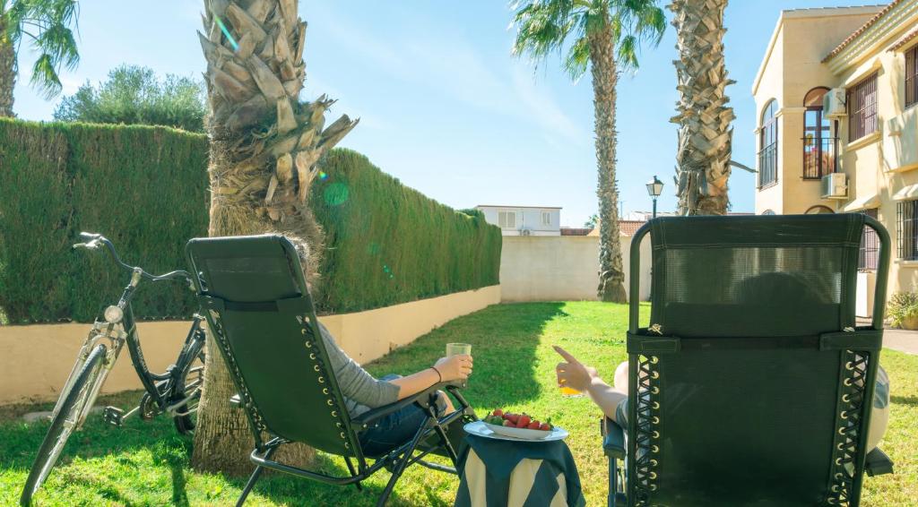 Vonkajšia záhrada v ubytovaní Club Salino Hideaway-Your Peaceful Retreat with Pool in Torrevieja