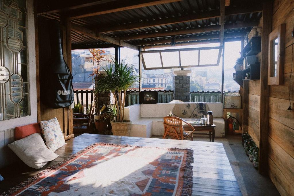 Posezení v ubytování Di House Đà Lạt
