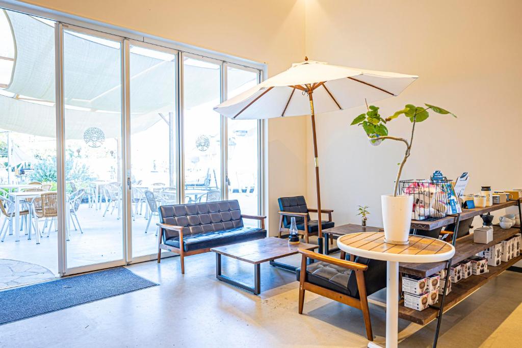 Posezení v ubytování glampark FREE AND EASY CAMP RESORT　三重県