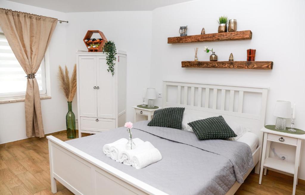 Postel nebo postele na pokoji v ubytování Apartmány Ellie