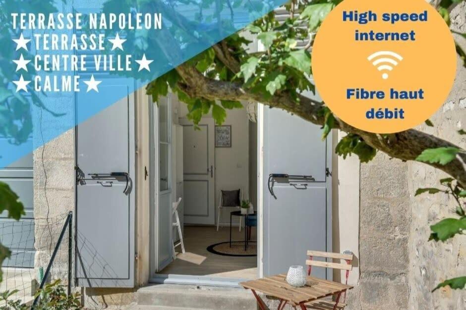 a sign that reads high speed internet centre villille villilleille villilleille at Terrasse Napoleon Centre ville in Fontainebleau