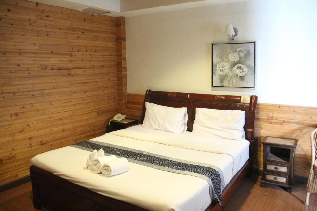 Postel nebo postele na pokoji v ubytování Maekhong Delta Boutique Hotel