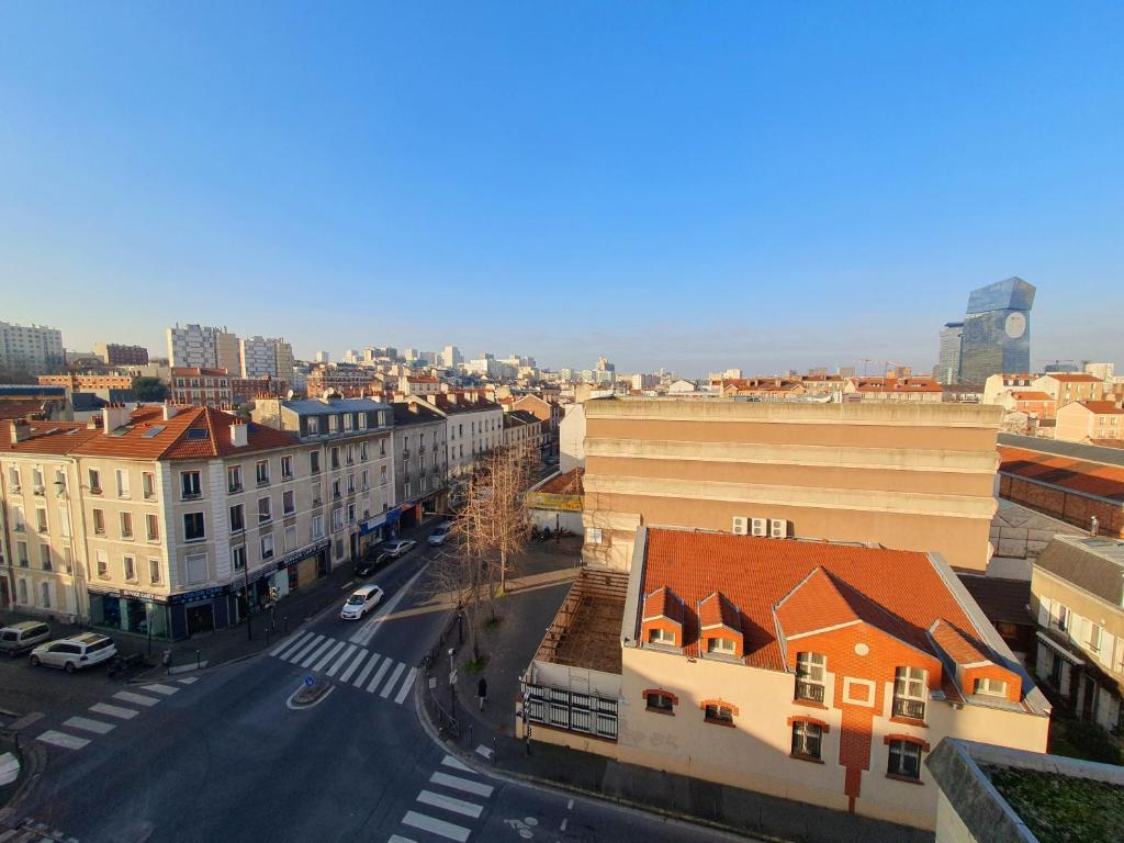 an overhead view of a city street with buildings at Vue sur Paris in Ivry-sur-Seine