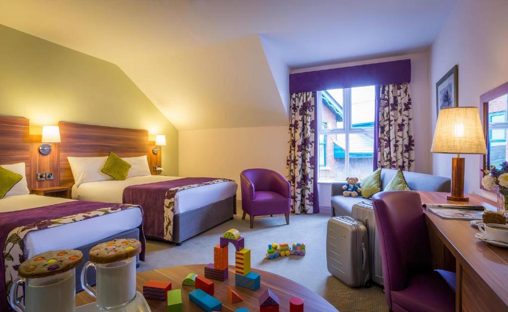 Postel nebo postele na pokoji v ubytování Maldron Hotel & Leisure Centre, Oranmore Galway