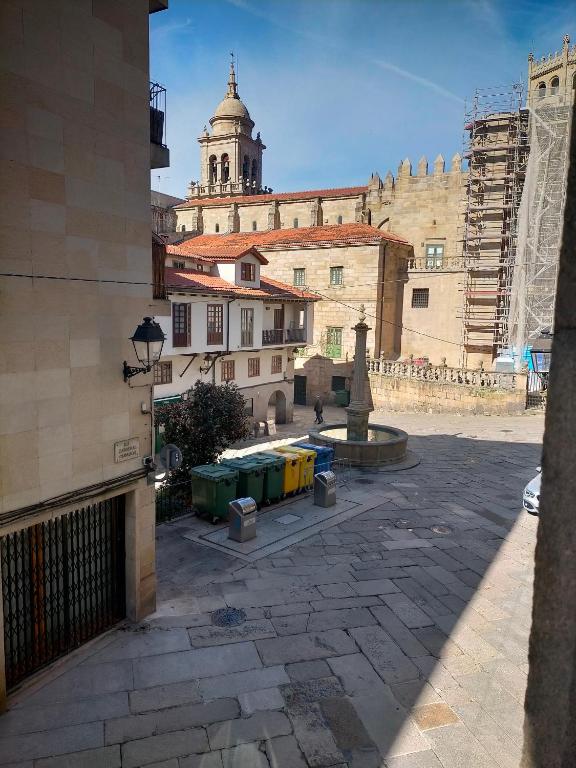 a view of a city with a large building at Apartamento Casco Viejo in Ourense