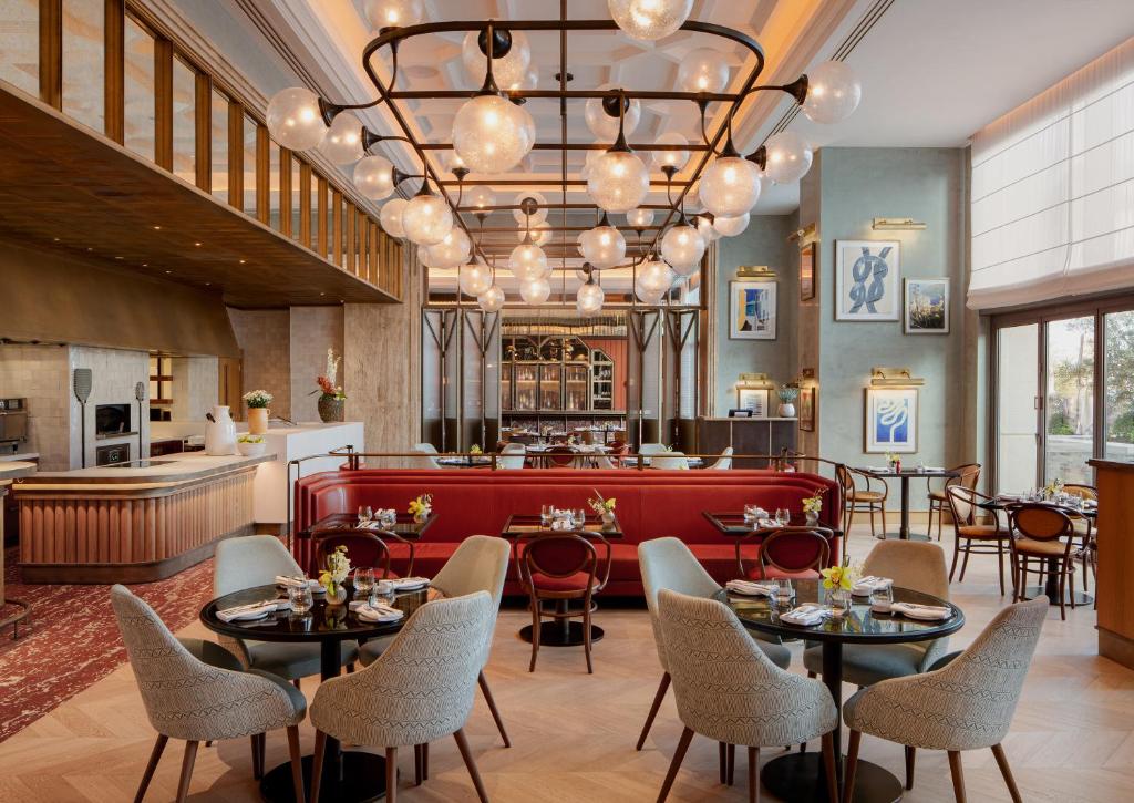 Restaurace v ubytování Four Seasons Resort and Residences at The Pearl - Qatar
