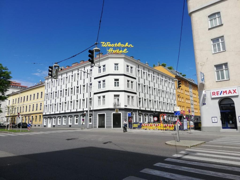 a large white building on a city street with a traffic light at Hotel Westbahn in Vienna