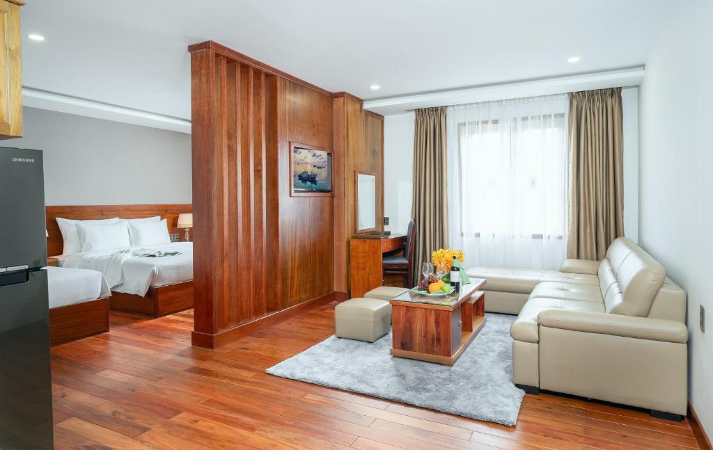 Postel nebo postele na pokoji v ubytování Sunny Ocean Hotel & Spa