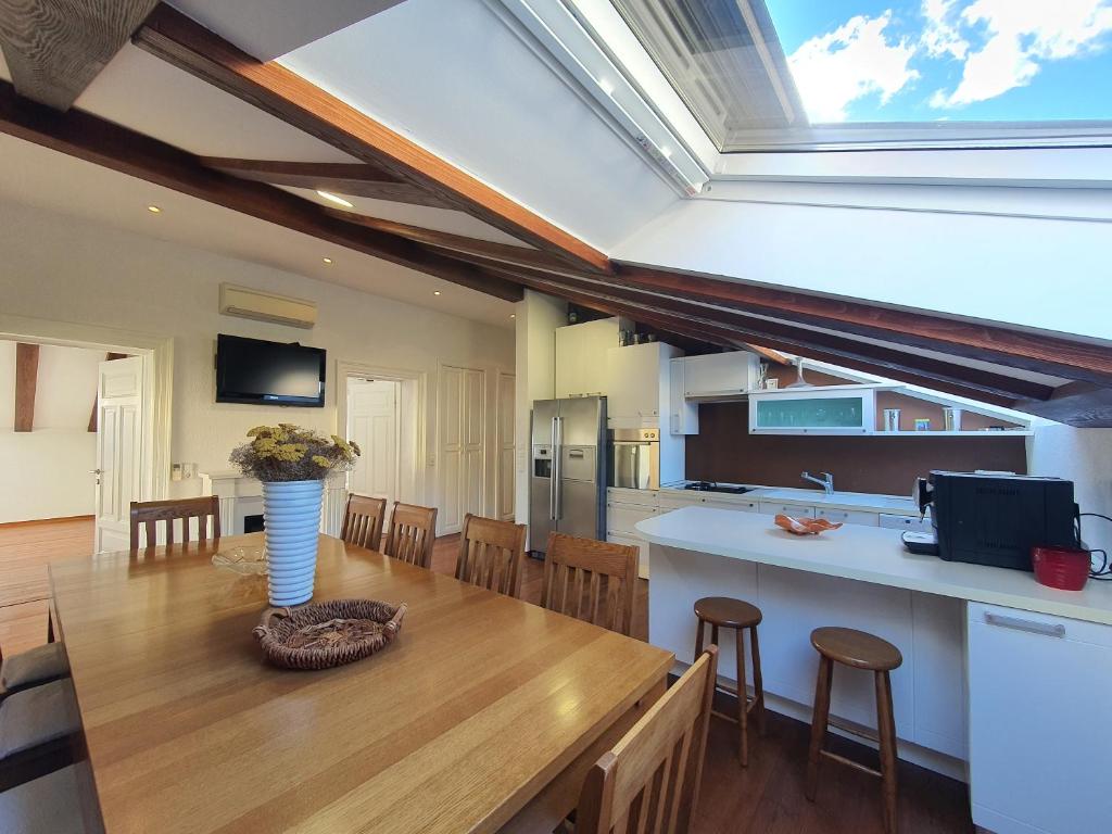 O bucătărie sau chicinetă la Central Opatija 3 bedroom apartment Mozart