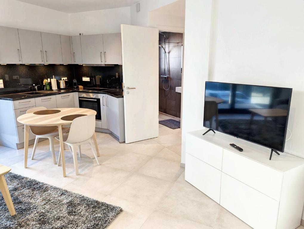 Kuchyň nebo kuchyňský kout v ubytování Belair New 1BR w/ Balcony+Garage