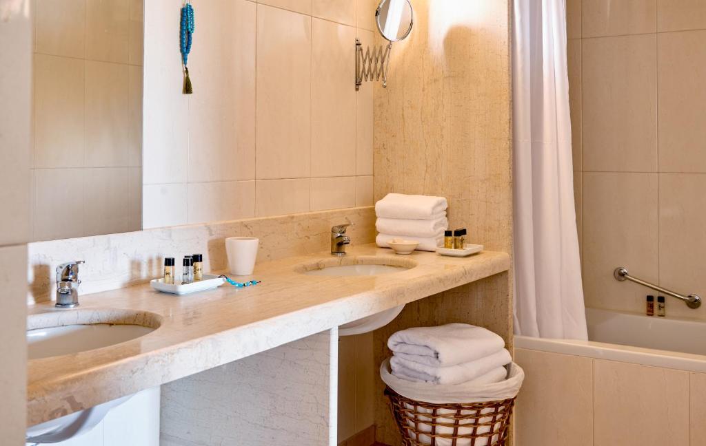 Village Heights Resort - 18