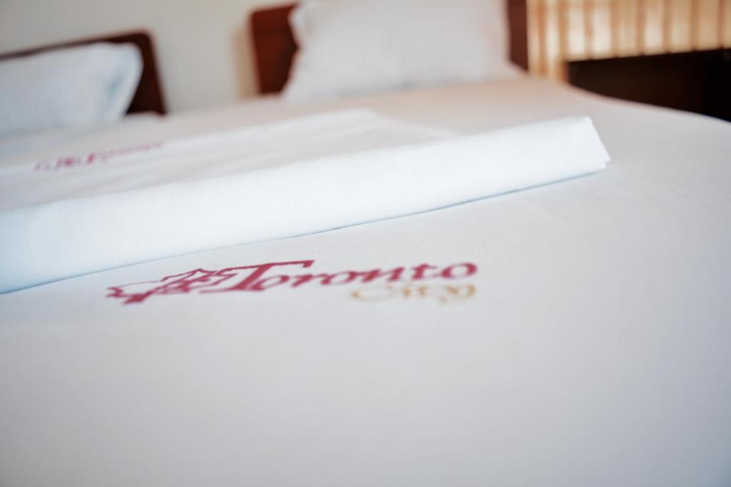 Postel nebo postele na pokoji v ubytování Hotel Toronto