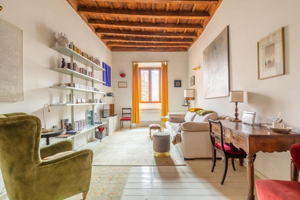 a living room with a table and chairs at Reginella White Apartment in Rome
