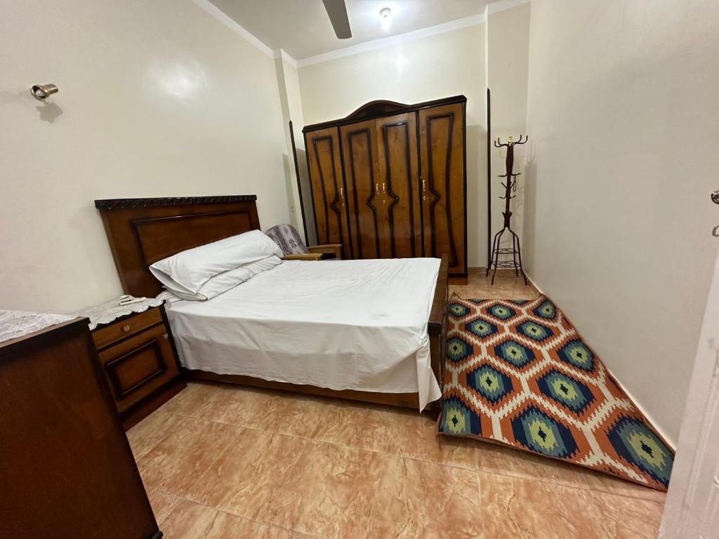 En eller flere senge i et værelse på مصر الاقصر القرنة البعيرات الجزيرة