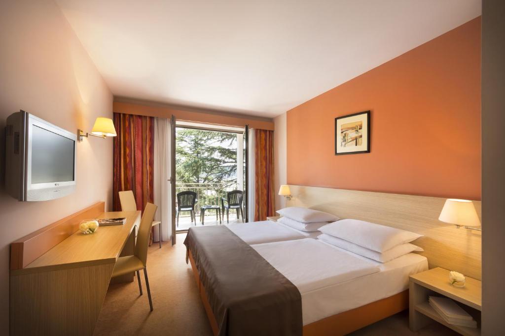 Ein Bett oder Betten in einem Zimmer der Unterkunft Remisens Hotel LUCIJA