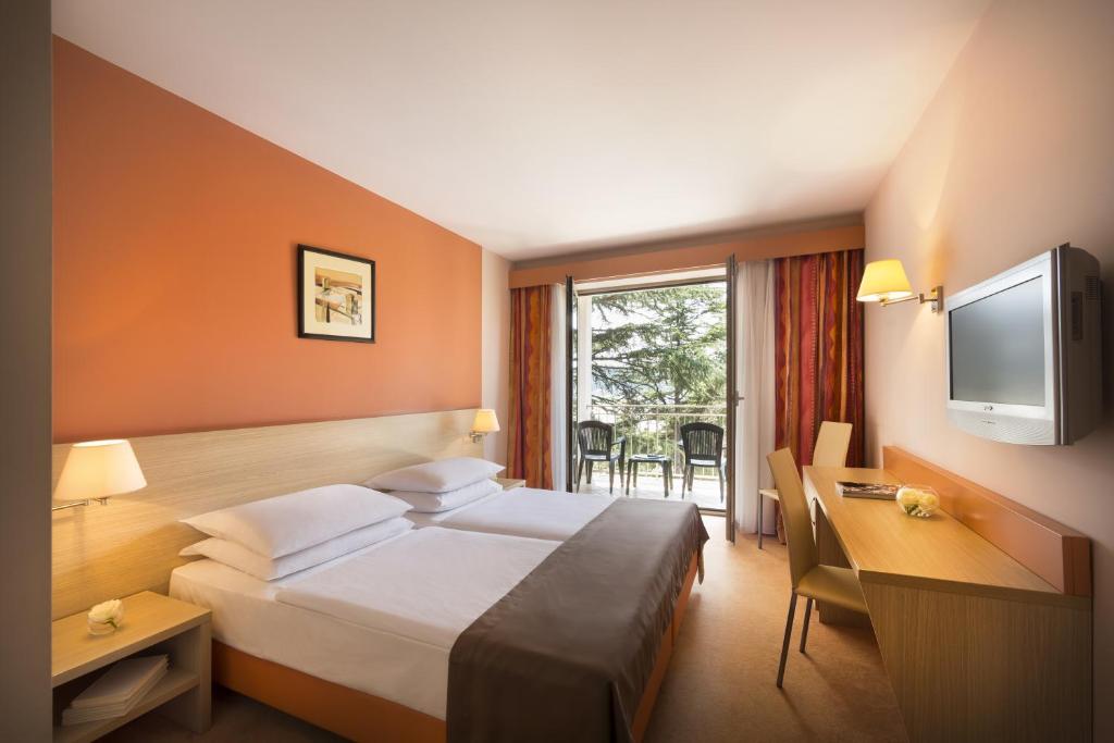 Ein Bett oder Betten in einem Zimmer der Unterkunft Remisens Hotel LUCIJA