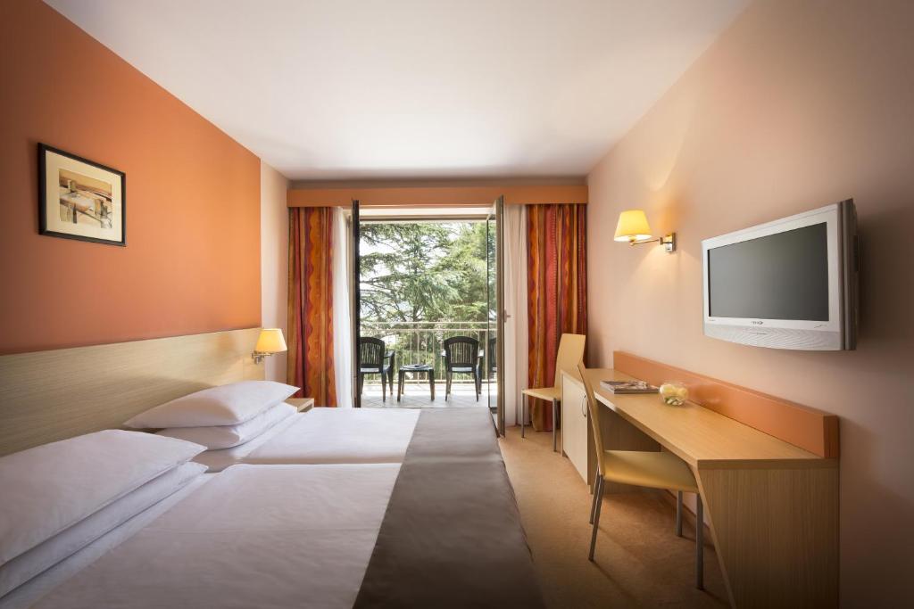 Ein Bett oder Betten in einem Zimmer der Unterkunft Remisens Hotel LUCIJA