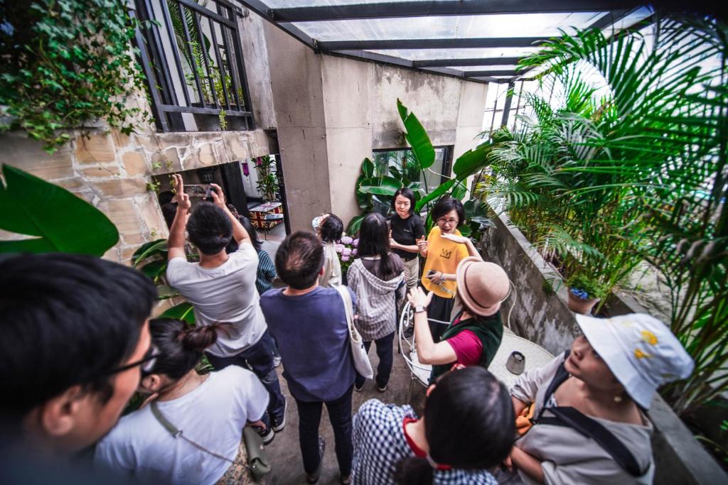 Hosté ubytování Chengdu Local Tea Hostel - Short Walk To Taikooli - Chill & Social Coffee Lounge - Metro downstairs - Free Activities - Friendly English Speaking Staff - Tibet, Panda, Buddha & Snow Mountain Tours