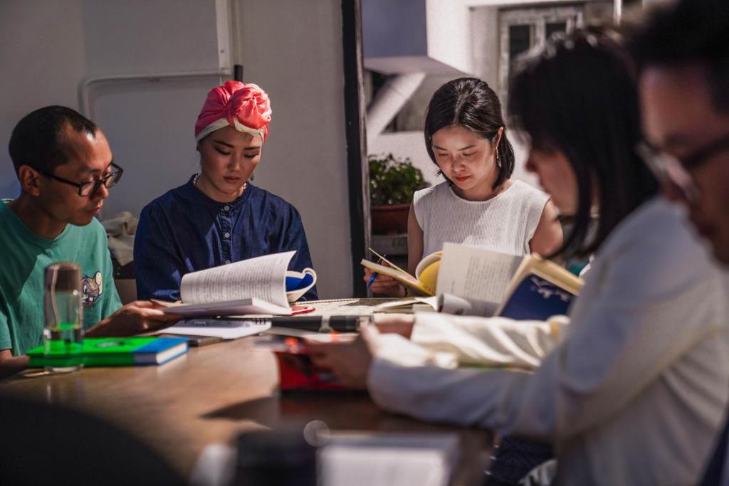 Hosté ubytování Chengdu Local Tea Hostel - Short Walk To Taikooli - Chill & Social Coffee Lounge - Metro downstairs - Free Activities - Friendly English Speaking Staff - Tibet, Panda, Buddha & Snow Mountain Tours
