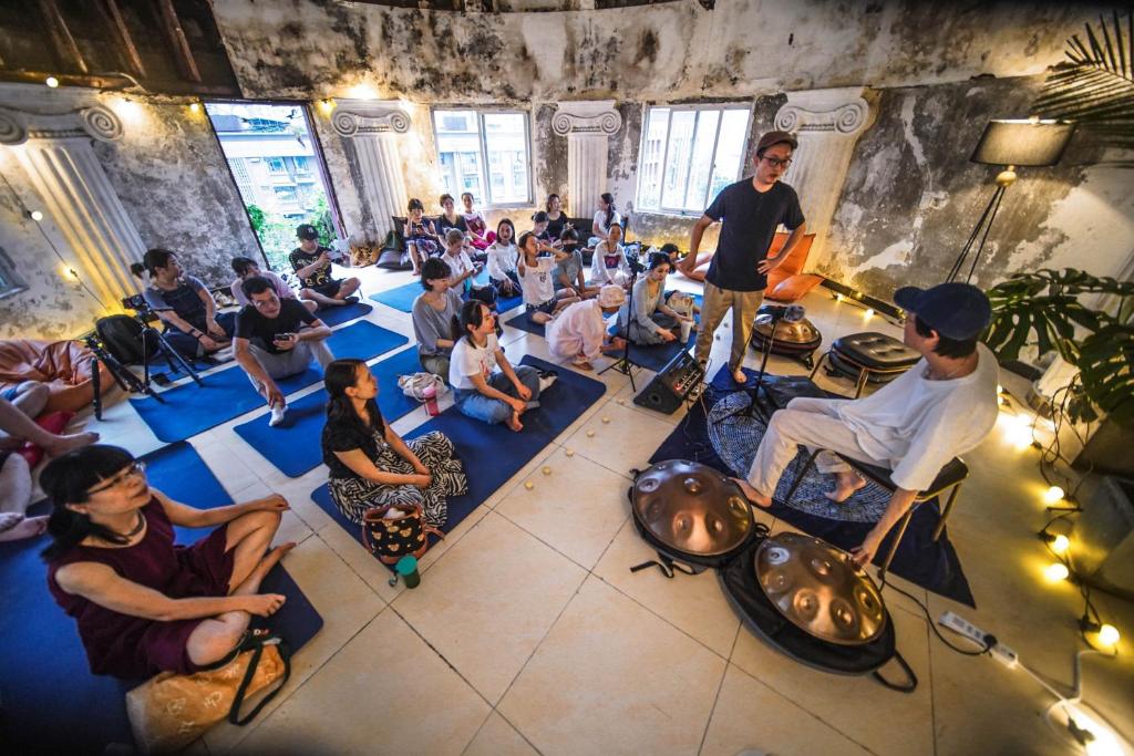 Hosté ubytování Chengdu Local Tea Hostel - Short Walk To Taikooli - Chill & Social Coffee Lounge - Metro downstairs - Free Activities - Friendly English Speaking Staff - Tibet, Panda, Buddha & Snow Mountain Tours
