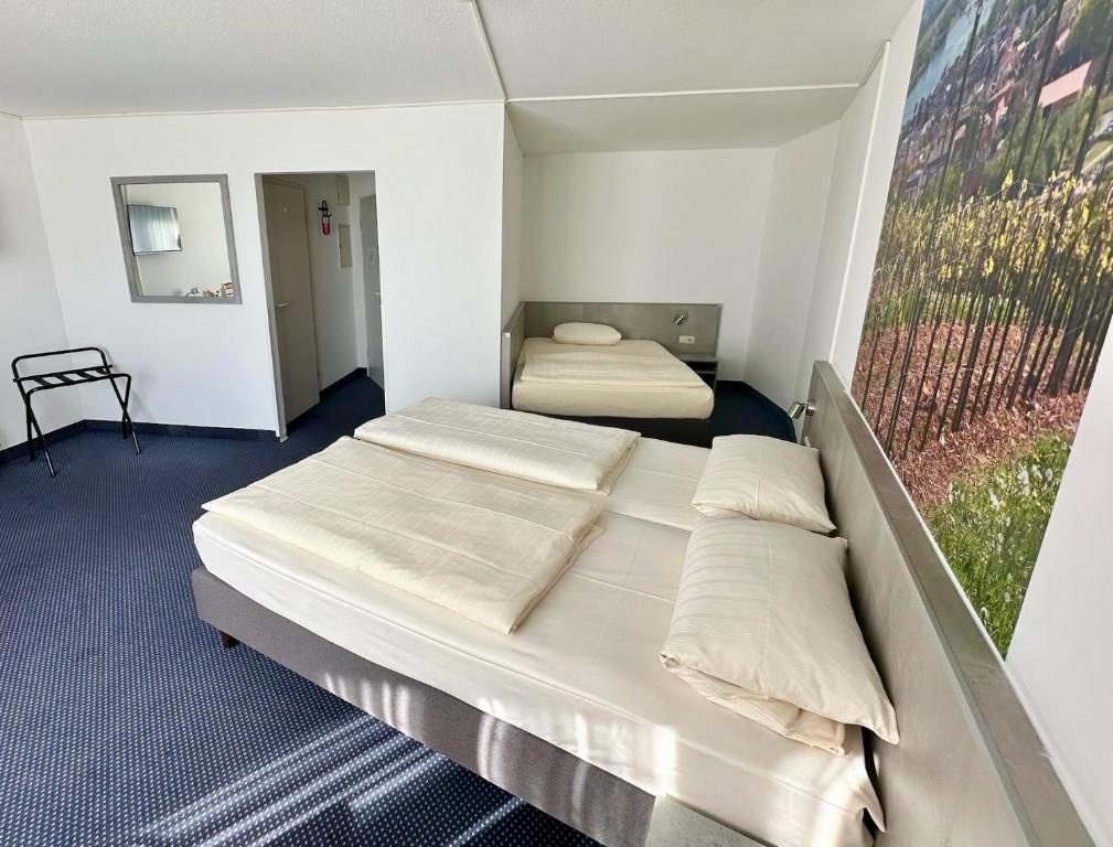 Postel nebo postele na pokoji v ubytování Asgard Hotel